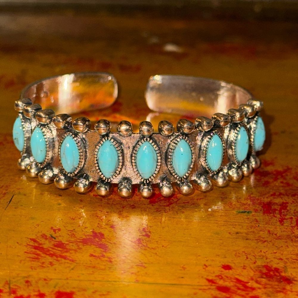 New southwestern style silver tone bracelet